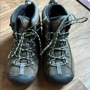 Keen Rugged Brown Hiking Boots
